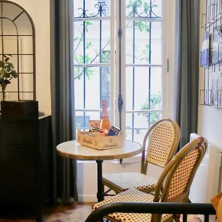 9e : Studio Authentique Ancien Atelier, Proche Grands Boulevards *